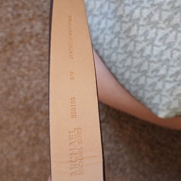 Micheal Kors silver monogram belted hip purse size S/M - Picture 4 of 15